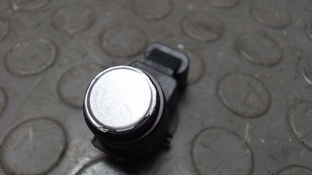 Foto: ABSTANDSSENSOR / PDC / ULTRASCHALLSENSOR eines BMW 320d DPF Touring GL