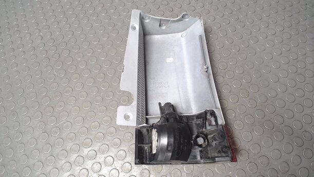 Foto: NEBELSCHLUSSLEUCHTE/ BLENDE HINTEN LINKS eines Opel Meriva 1.6 16V GL