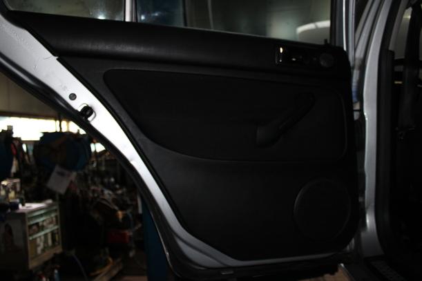 Foto: TÜR HINTEN LINKS ( LIMOUSINE ) eines VW Golf 1.4 GL