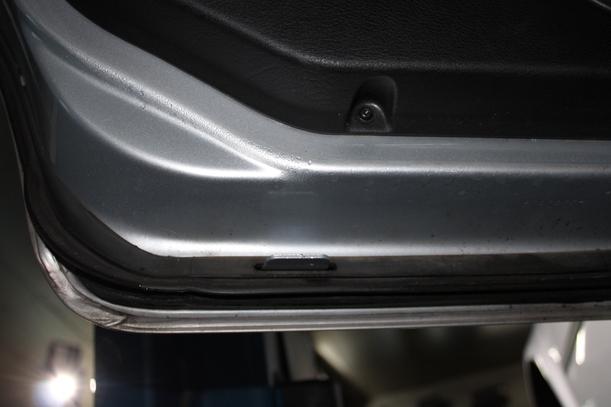 Foto: TÜR HINTEN LINKS ( LIMOUSINE ) eines VW Golf 1.4 GL