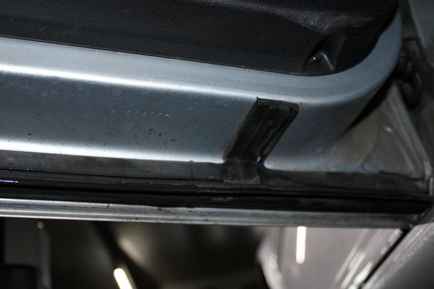 Foto: TÜR HINTEN LINKS ( LIMOUSINE ) eines VW Golf 1.4 GL