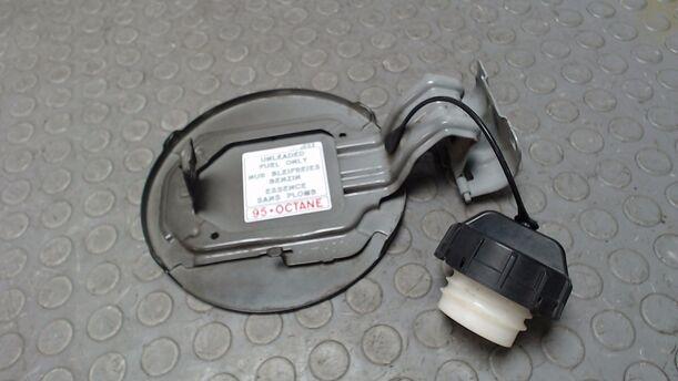 Foto: TANKKLAPPE / TANKVERSCHLUSS eines Mitsubishi Space Star 1.2 Clear Tec GL