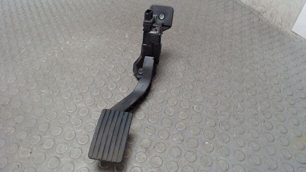 Foto: GASPEDAL ( SCHALTGETRIEBE ) eines Mitsubishi Space Star 1.2 Clear Tec GL
