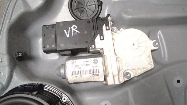 Foto: FENSTERHEBER ELEKTRISCH VORN RECHTS ( 4/5 TÜRER ) eines VW Golf 1.4 GL
