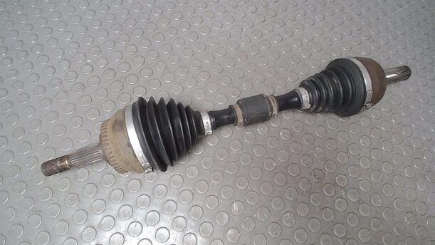 Foto: ANTRIEBSWELLE LINKS ( SCHALTGETRIEBE ) eines Volvo V40 1.9 D GL