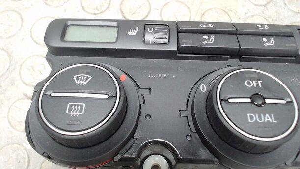 Foto: KLIMABEDIENTEIL / STEUERGERÄT ( KLIMAAUTOMATIK ) eines VW Golf Plus 1.9 TDI GL
