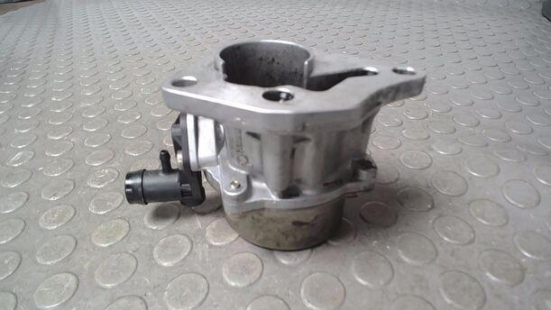 Foto: VAKUUMPUMPE eines Volvo V40 1.9 D GL