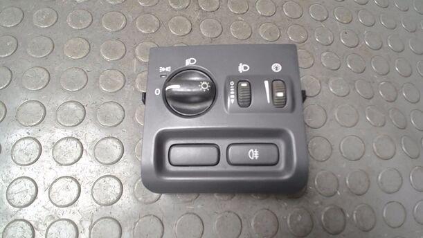 Foto: LICHTSCHALTER ( FACELIFT ) eines Volvo V40 1.9 D GL