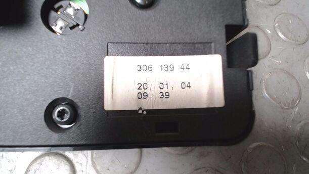 Foto: LICHTSCHALTER ( FACELIFT ) eines Volvo V40 1.9 D GL