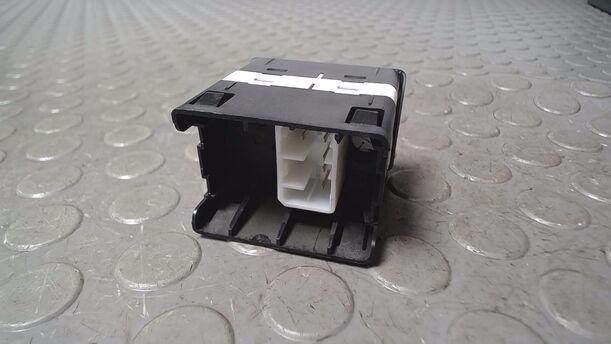 Foto: INFOSCHALTER eines Volvo V40 1.9 D GL