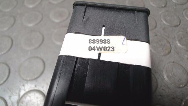 Foto: INFOSCHALTER eines Volvo V40 1.9 D GL