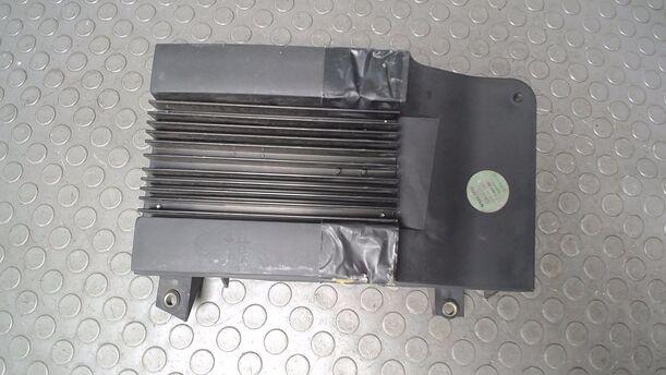 Foto: SUBWOOFER/ VERSTÄRKER eines Volvo V40 1.9 D