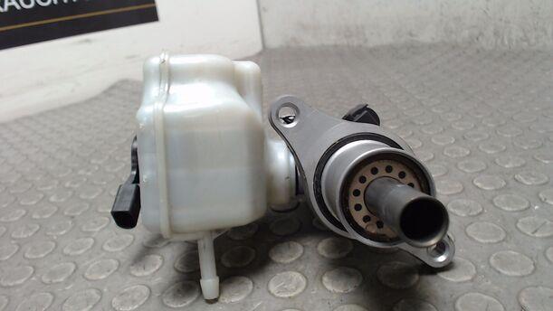 Foto: HAUPTBREMSZYLINDER eines VW Golf Plus 1.9 TDI