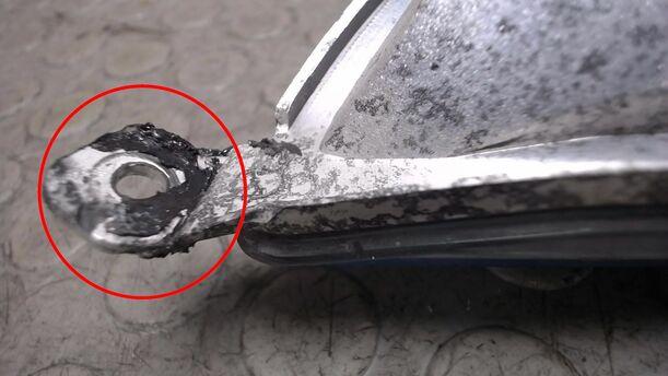 Foto: BLINKER LINKS (GEKLEBT) eines Nissan Micra 1.2