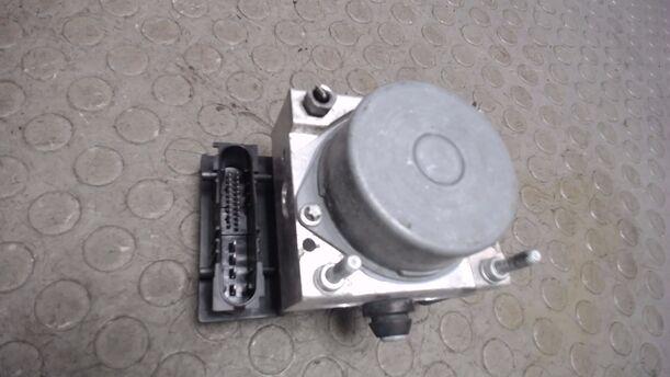 Foto: HAUPTBREMSAGGREGAT ABS eines Nissan Micra 1.2
