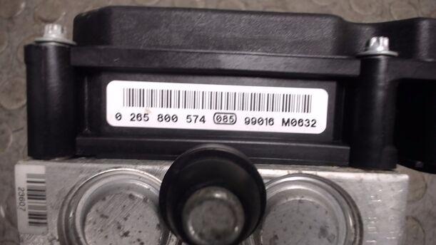 Foto: HAUPTBREMSAGGREGAT ABS eines Nissan Micra 1.2