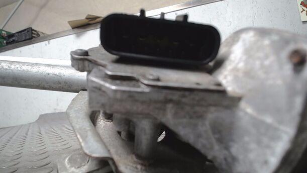 Foto: SCHEIBENWISCHERMOTOR VORN eines Opel Corsa 1.0 12V