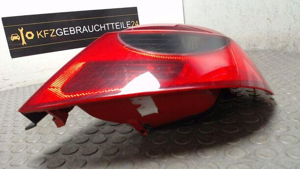 Foto: HECKLEUCHTE / RÜCKLICHT RECHTS ( VOR FACELIFT ) eines Renault Clio 1.5 dCi