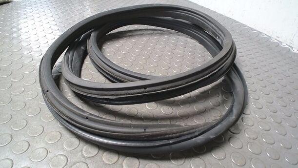 Foto: TÜRDICHTUNG LINKS ( 2/3 TÜRER ) eines Opel Corsa 1.0 12V