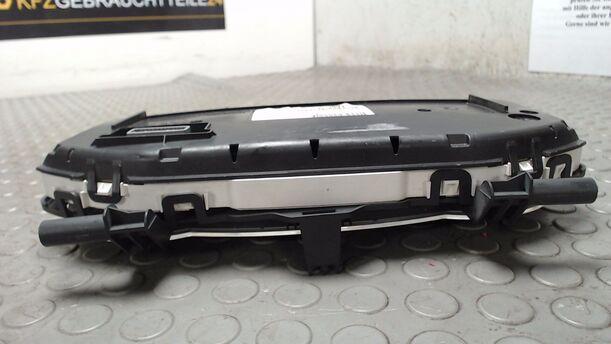 Foto: TACHOEINHEIT / KOMBIINSTRUMENT eines Renault Clio 1.5 dCi