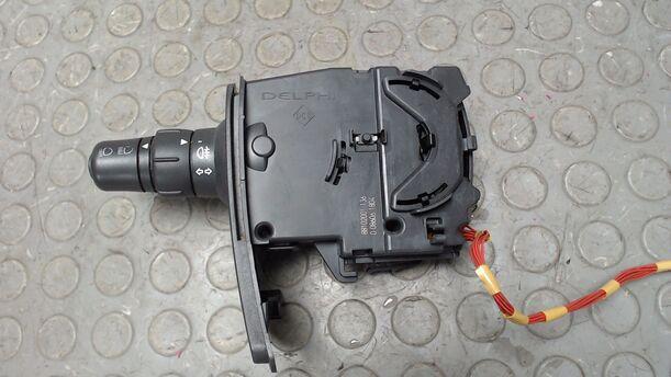 Foto: BLINKSCHALTER / KOMBISCHALTER eines Renault Clio 1.5 dCi