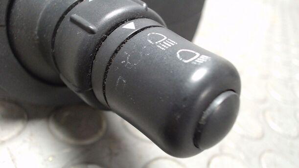 Foto: BLINKSCHALTER / KOMBISCHALTER eines Renault Clio 1.5 dCi