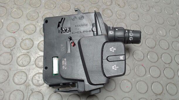 Foto: SCHEIBENWISCHERSCHALTER / MULTIFUNKTIONSSCHALTER eines Renault Clio 1.5 dCi
