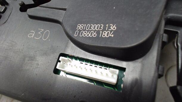 Foto: SCHEIBENWISCHERSCHALTER / MULTIFUNKTIONSSCHALTER eines Renault Clio 1.5 dCi