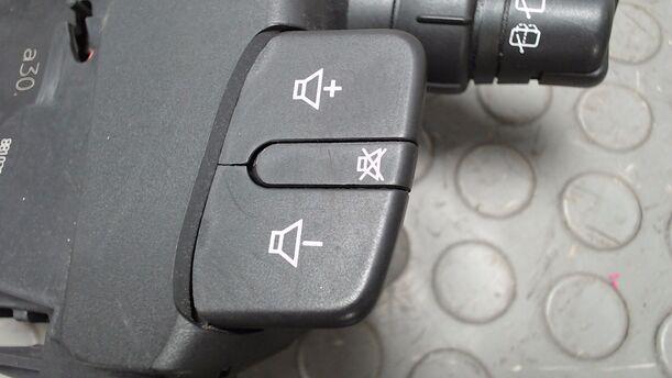 Foto: SCHEIBENWISCHERSCHALTER / MULTIFUNKTIONSSCHALTER eines Renault Clio 1.5 dCi