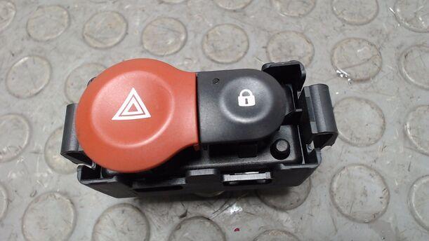 Foto: WARNBLINKSCHALTER eines Renault Clio 1.5 dCi