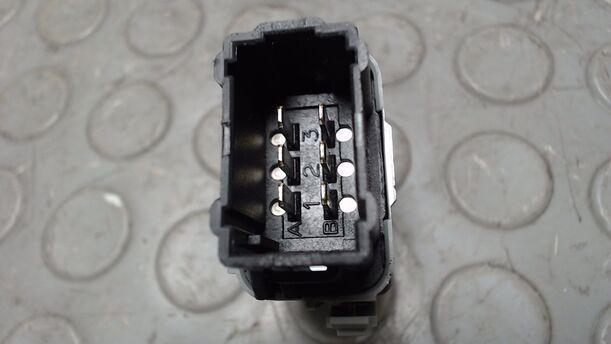 Foto: FENSTERHEBERSCHALTER eines Renault Clio 1.5 dCi