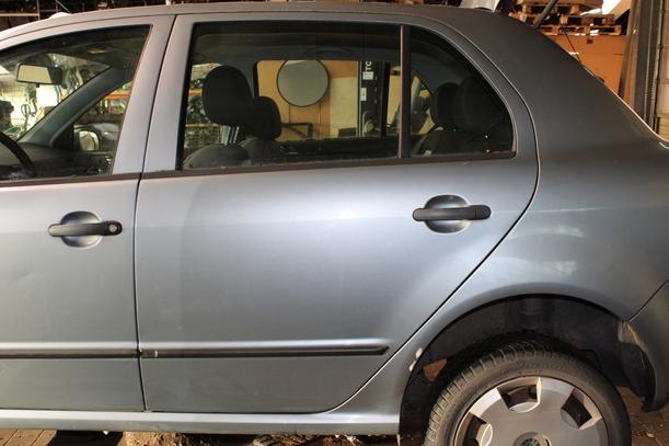 Foto: TÜR HINTEN LINKS ( LIMOUSINE ) eines Skoda Fabia 1.4 16V