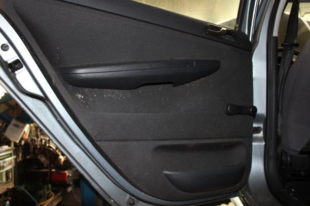 Foto: TÜR HINTEN LINKS ( LIMOUSINE ) eines Skoda Fabia 1.4 16V