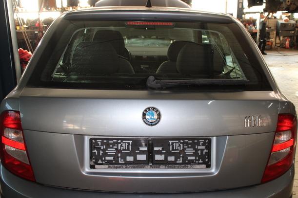 Foto: HECKKLAPPE/ HECKDECKEL ( LIMOUSINE ) eines Skoda Fabia 1.4 16V