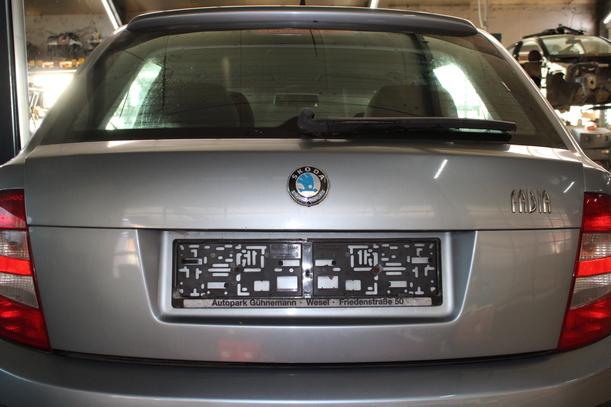 Foto: HECKKLAPPE/ HECKDECKEL ( LIMOUSINE ) eines Skoda Fabia 1.4 16V