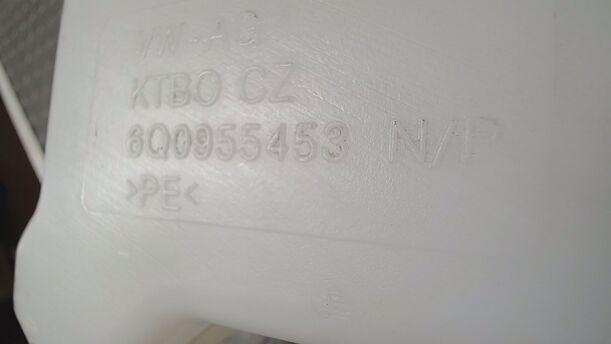 Foto: SCHEIBENWASCHBEHÄLTER eines Skoda Fabia 1.4 16V