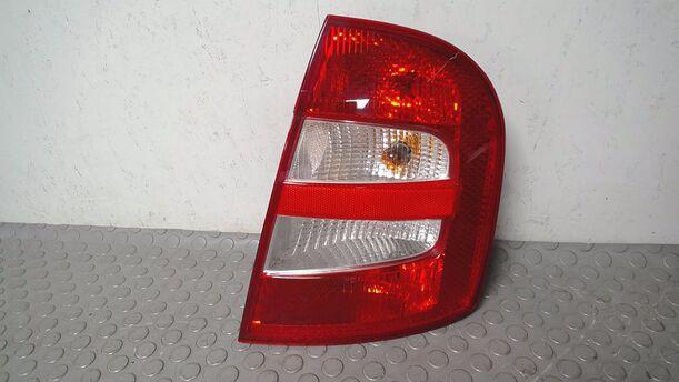 Foto: HECKLEUCHTE/ RÜCKLEUCHTE RECHTS ( LIMOUSINE ) eines Skoda Fabia 1.4 16V