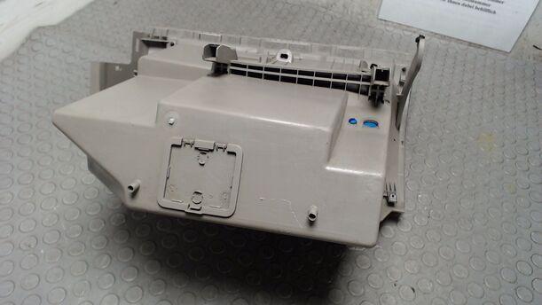 Foto: HANDSCHUHFACH eines Renault Clio 1.5 dCi