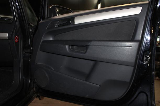 Foto: TÜR VORN RECHTS eines Opel Zafira 1.7 CDTI