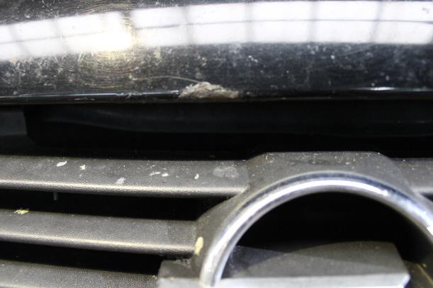 Foto: MOTORHAUBE eines Opel Corsa 16V