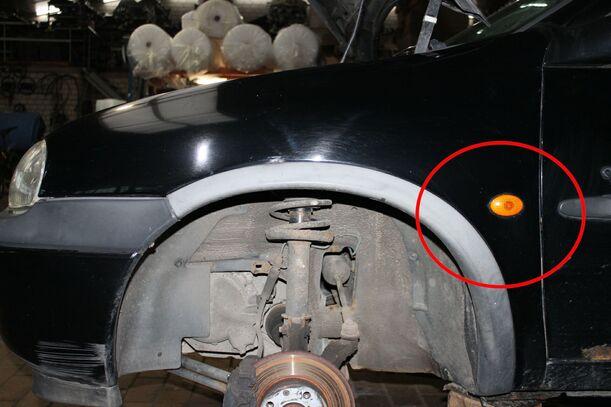 Foto: KOTFLÜGE LINKS eines Opel Corsa 16V