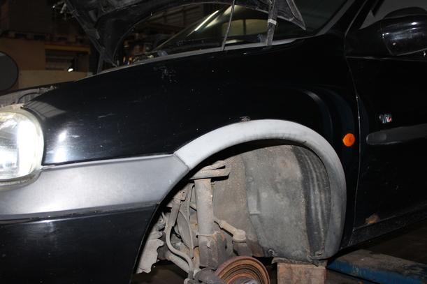 Foto: KOTFLÜGE LINKS eines Opel Corsa 16V