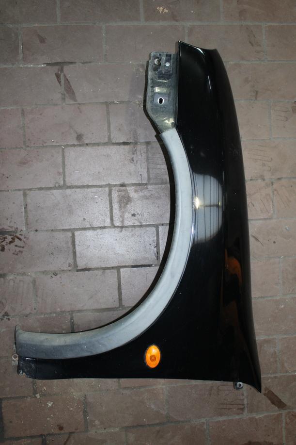 Foto: KOTFLÜGE LINKS eines Opel Corsa 16V