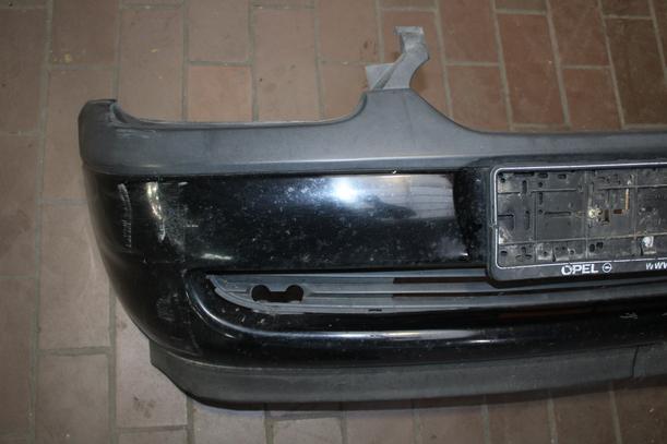 Foto: STOSSSTANGE / STOSSFÄNGER VORN eines Opel Corsa 16V