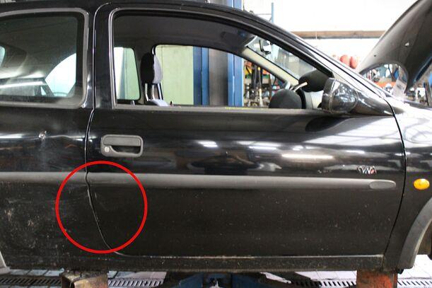 Foto: TÜR VORN RECHTS (2/3-Türer) eines Opel Corsa 16V