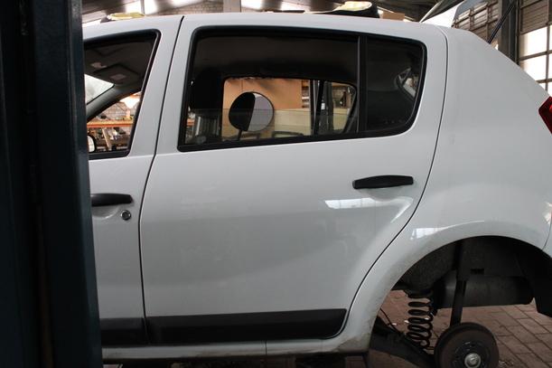 Foto: TÜR HINTEN LINKS eines Dacia Sandero 1.2 16V