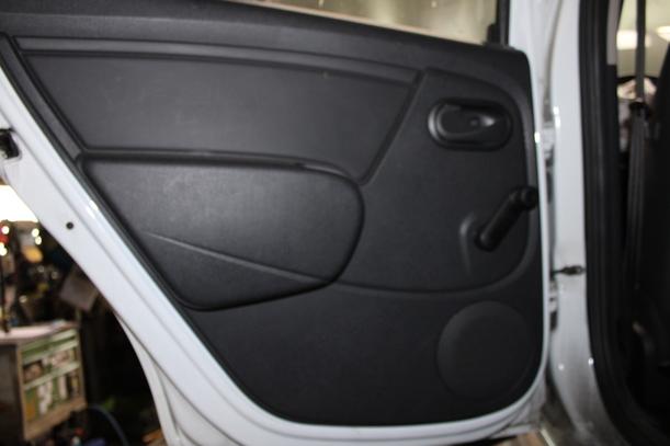 Foto: TÜR HINTEN LINKS eines Dacia Sandero 1.2 16V