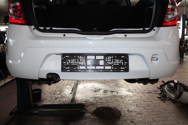 Foto: STOSSFÄNGER/ STOßSTANGE HINTEN eines Dacia Sandero 1.2 16V