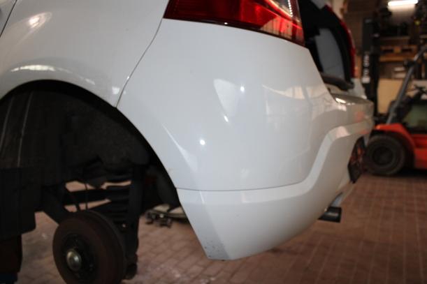 Foto: STOSSFÄNGER/ STOßSTANGE HINTEN eines Dacia Sandero 1.2 16V