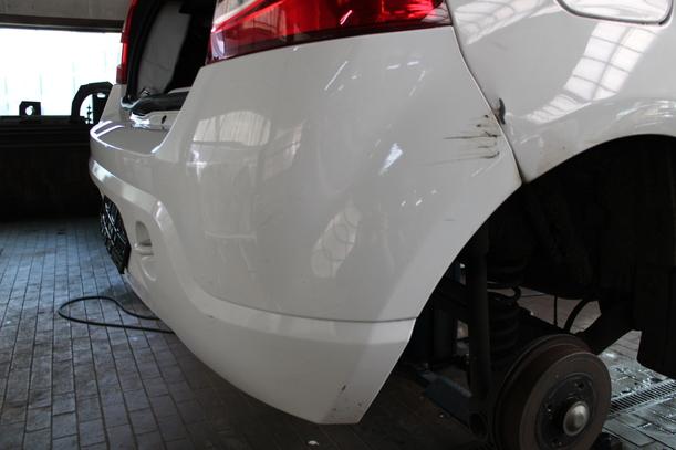 Foto: STOSSFÄNGER/ STOßSTANGE HINTEN eines Dacia Sandero 1.2 16V